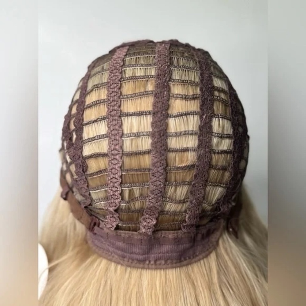 Blonde Lace Front Wig – Long Wavy Ombre Wig with Natural Hairline 28 In - Picture 8 of 10